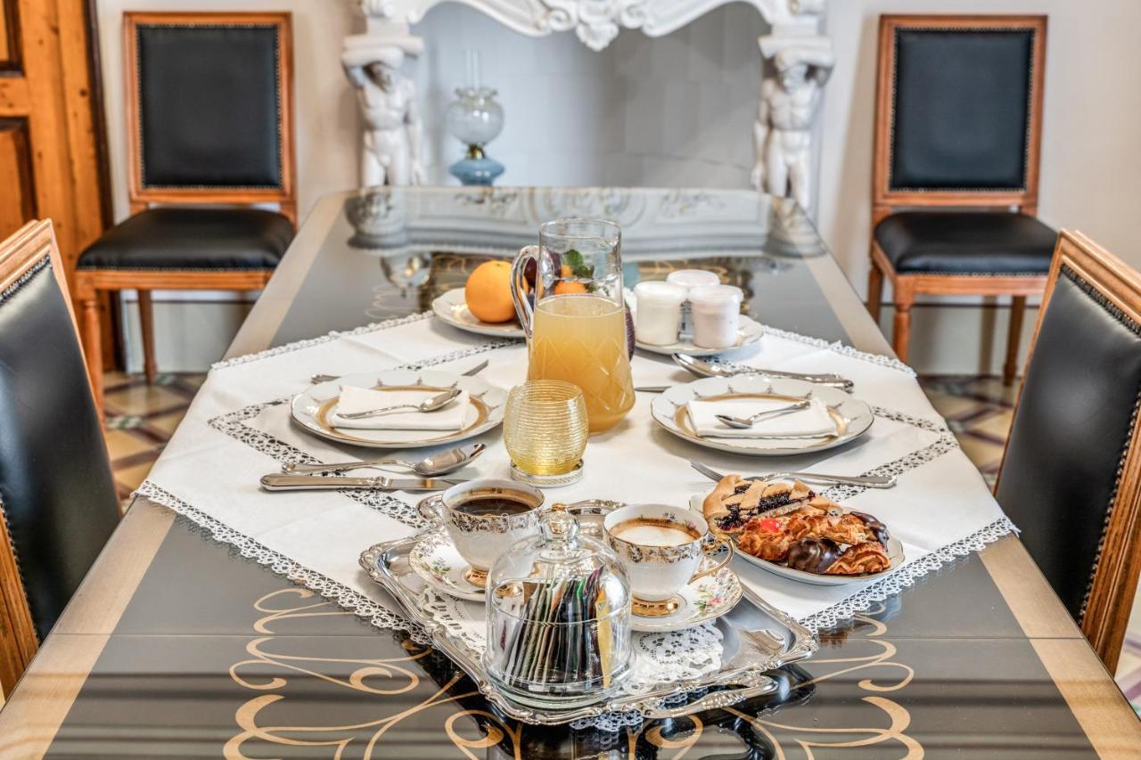 Bed and Breakfast Palazzo Stunis - Dimora Di Charme Остуні Екстер'єр фото