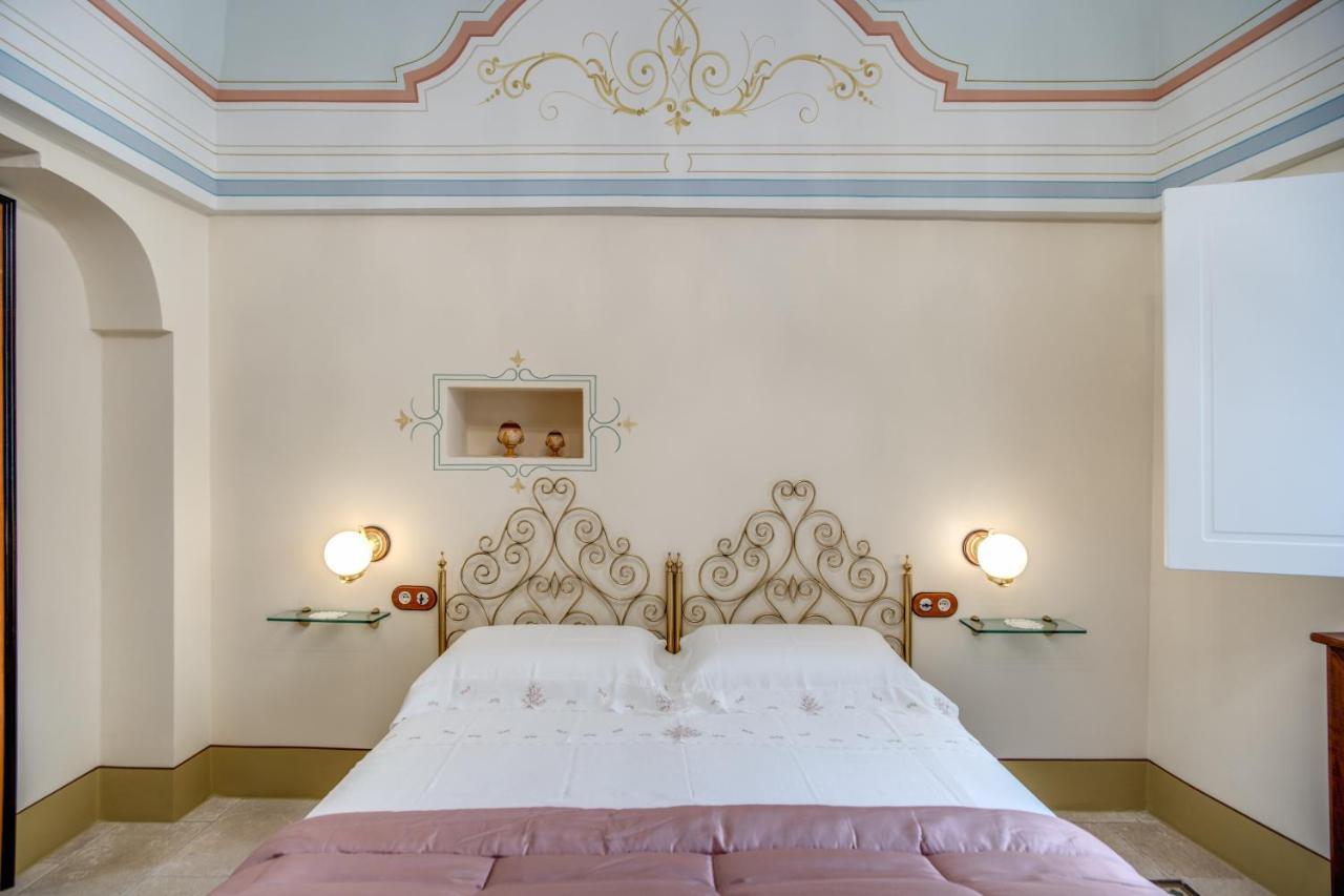 Bed and Breakfast Palazzo Stunis - Dimora Di Charme Остуні Екстер'єр фото